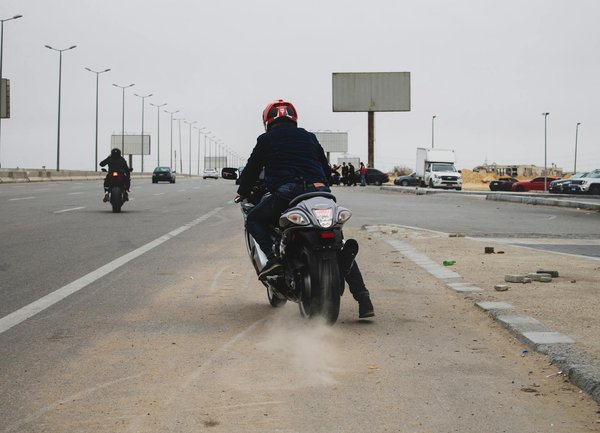 Comment bien gérer les virages serrés à moto ?