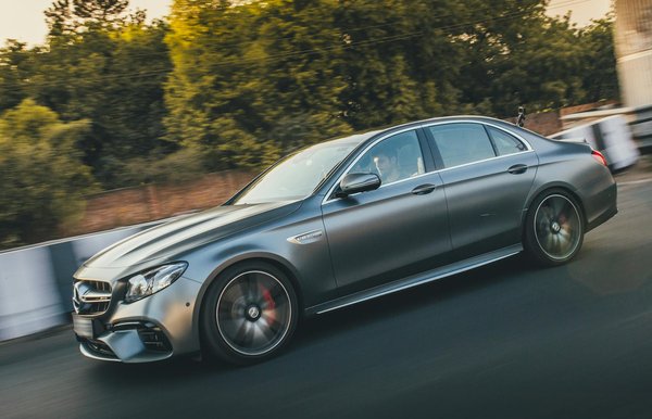 Quelles sont les meilleures pratiques pour laver et entretenir l'intérieur de votre voiture afin de préserver son aspect neuf ?